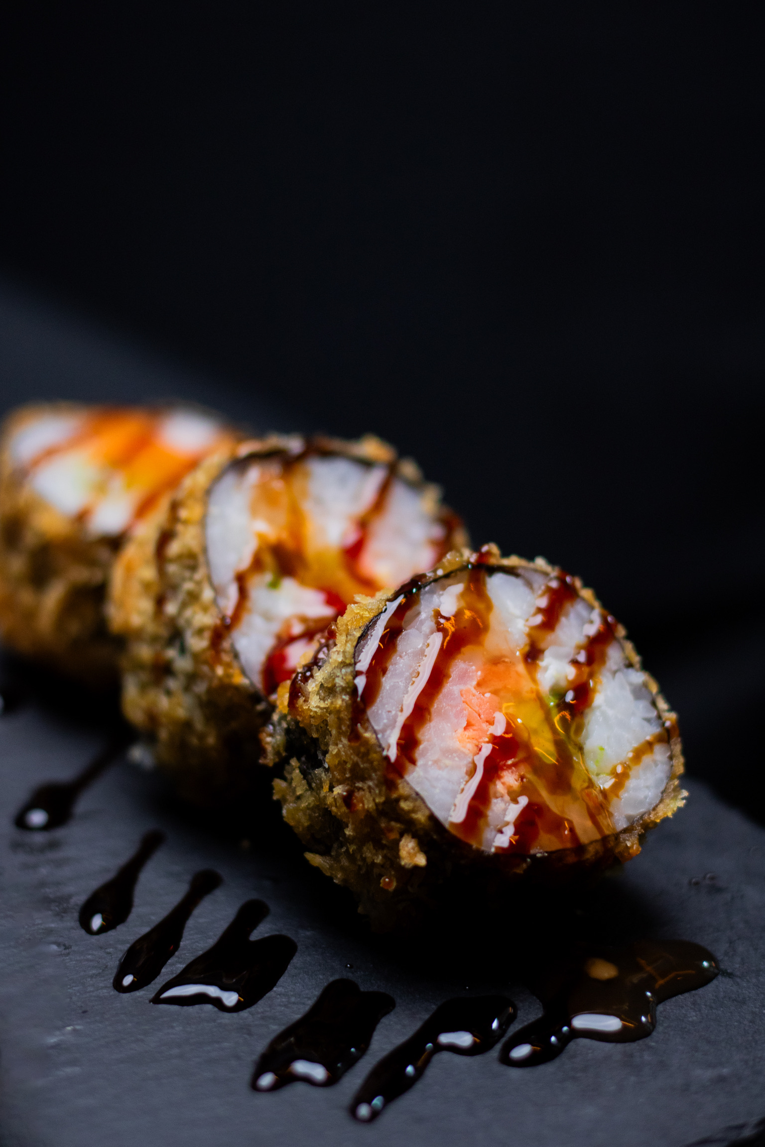 Fried maki salmon roll