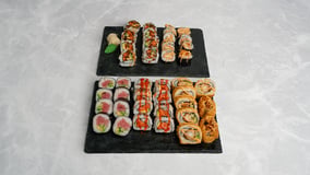 Roll house platter 48 pieces