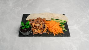 Crispy aromatic duck 1/2